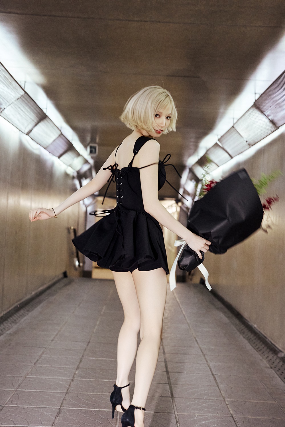 【限量親簽照】Babe Fantasy‧寶兒寫真書【隨書附贈寫真海報(四款隨機投入一款)】